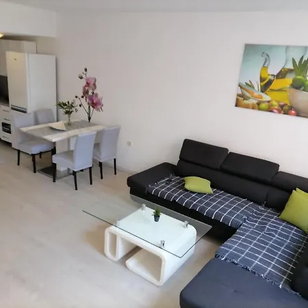 Apartman Marin דירה *