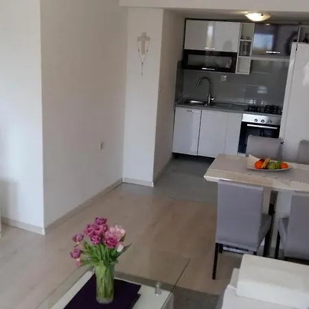 Apartman Marin דירה *